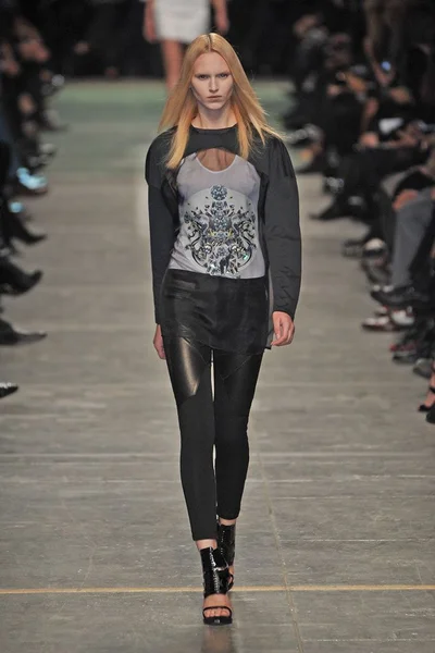 Look 24